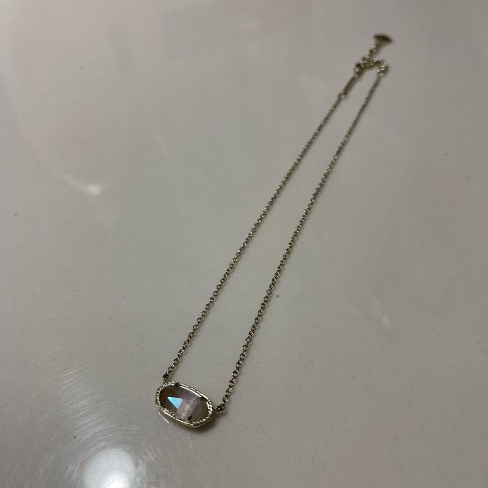 Kendra Scott necklace